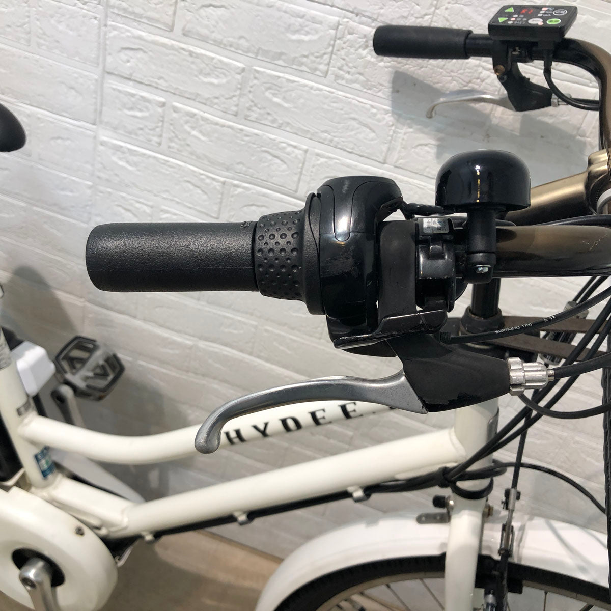 ブリヂストン HYDEE B ハイディ ビー ホワイト 26インチ YV090 【中古車】