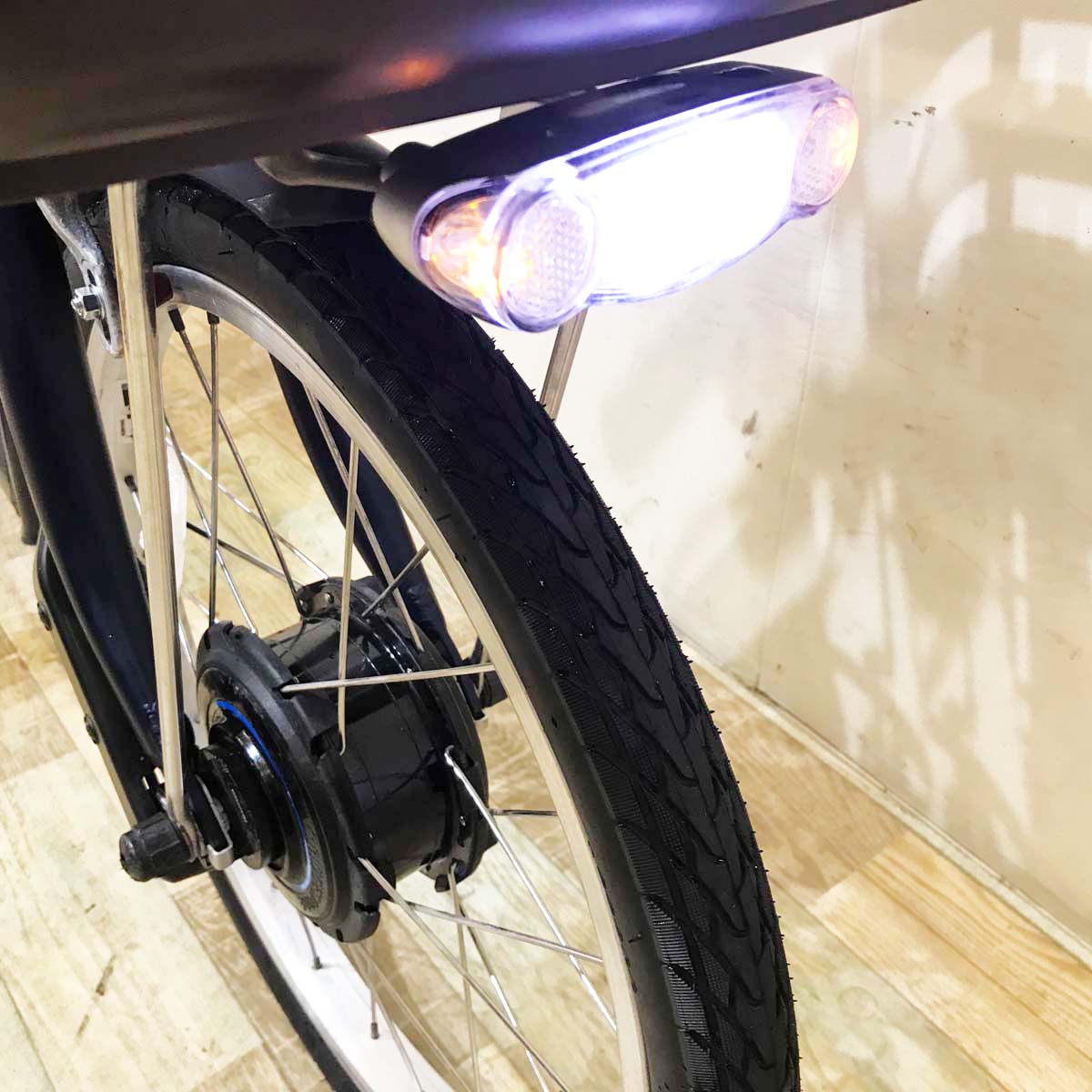 ブリヂストン フロンティア ラクット20 ネイビー 20インチ KX106 【中古車】