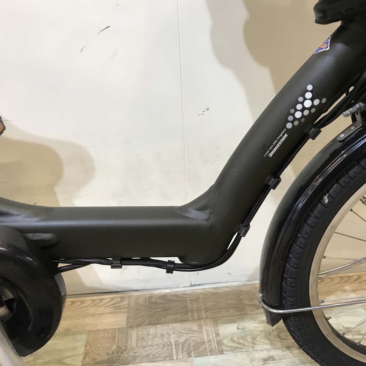 ブリヂストン アンジェリーノ プティット e カーキ 20インチ KX114【中古車】