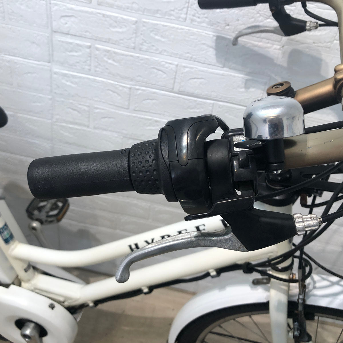 新品バッテリー ブリヂストン HYDEE B ハイディ ビー ホワイト 26インチ YW053 【中古車】