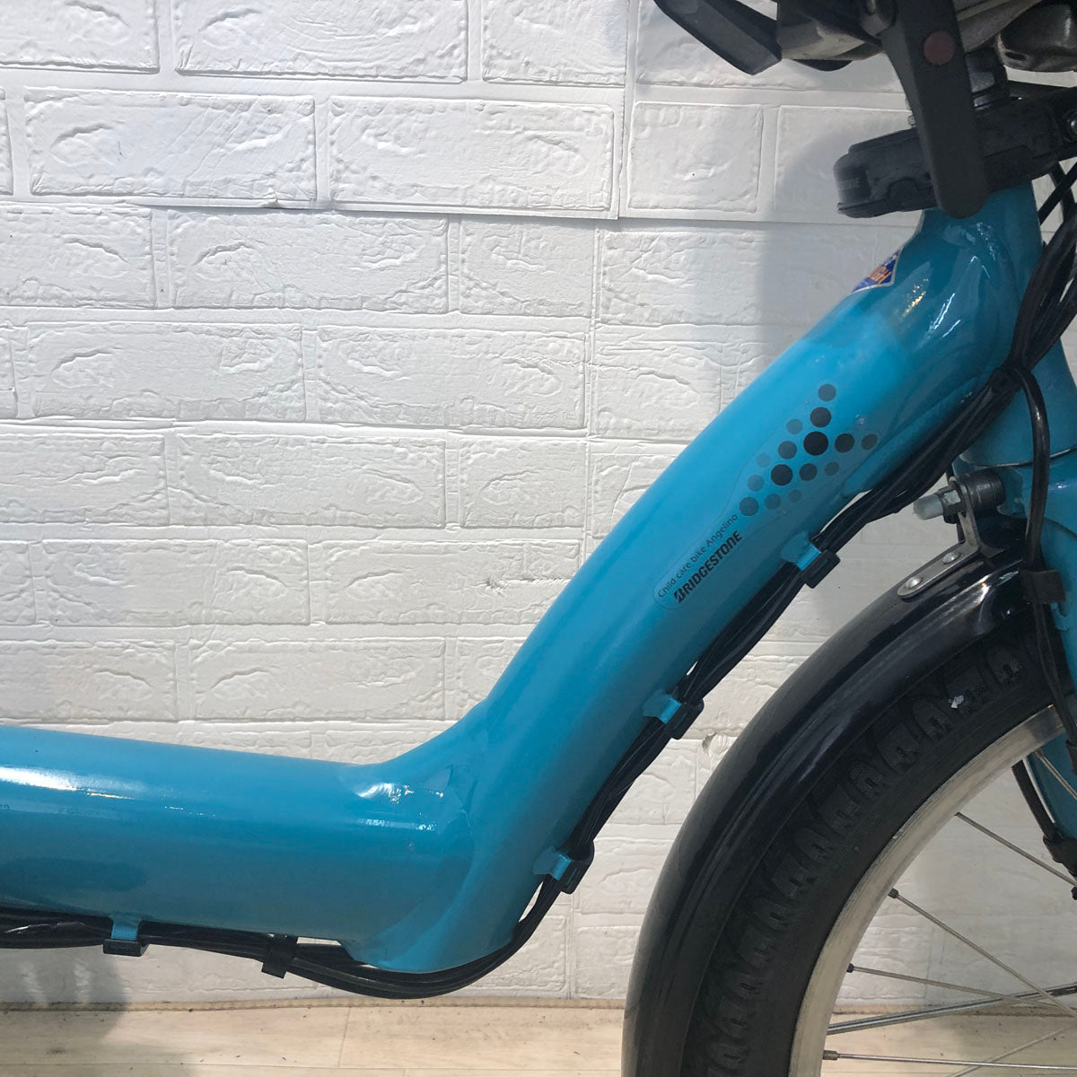 ブリヂストン アンジェリーノ プティット e ブルー 20インチ YX064【中古車】