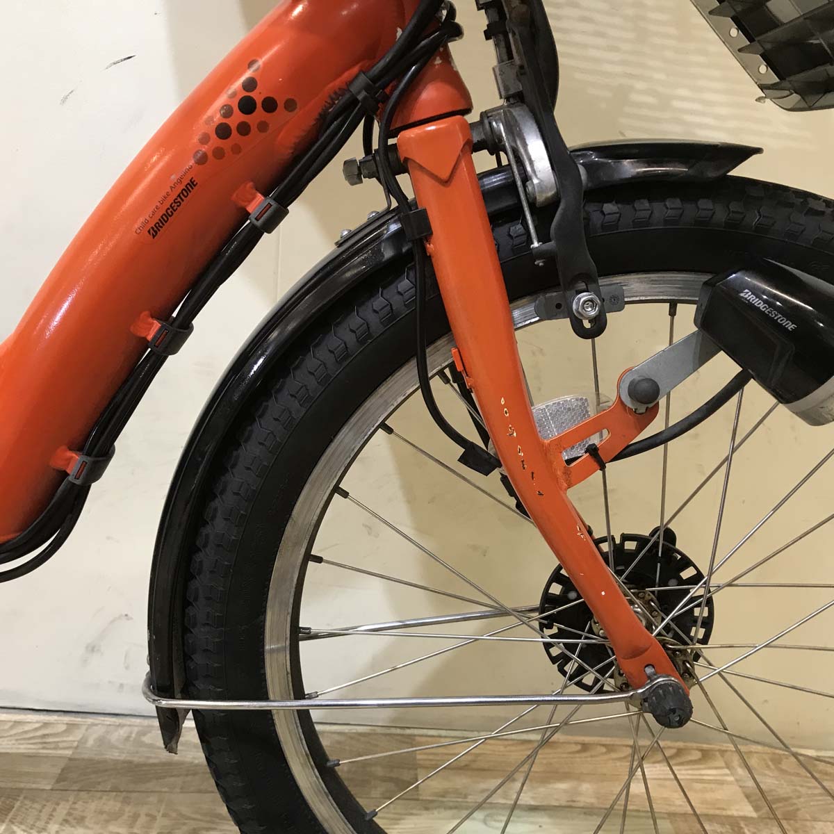 ブリヂストン アンジェリーノ プティット e オレンジ 20インチ KZ002【中古車】