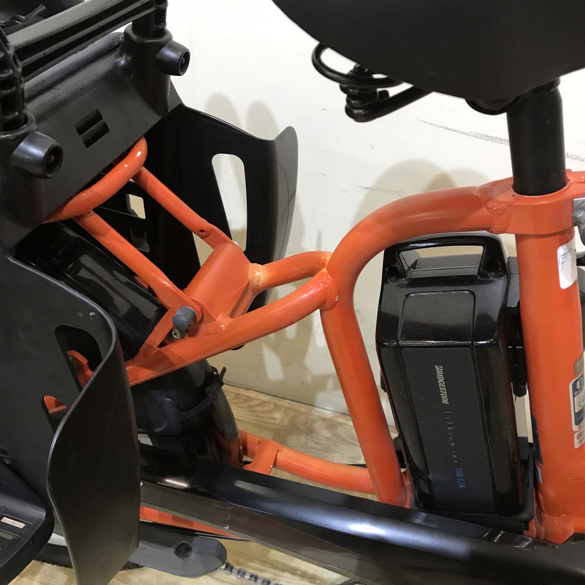 ブリヂストン アンジェリーノ プティット e オレンジ 20インチ KZ002【中古車】