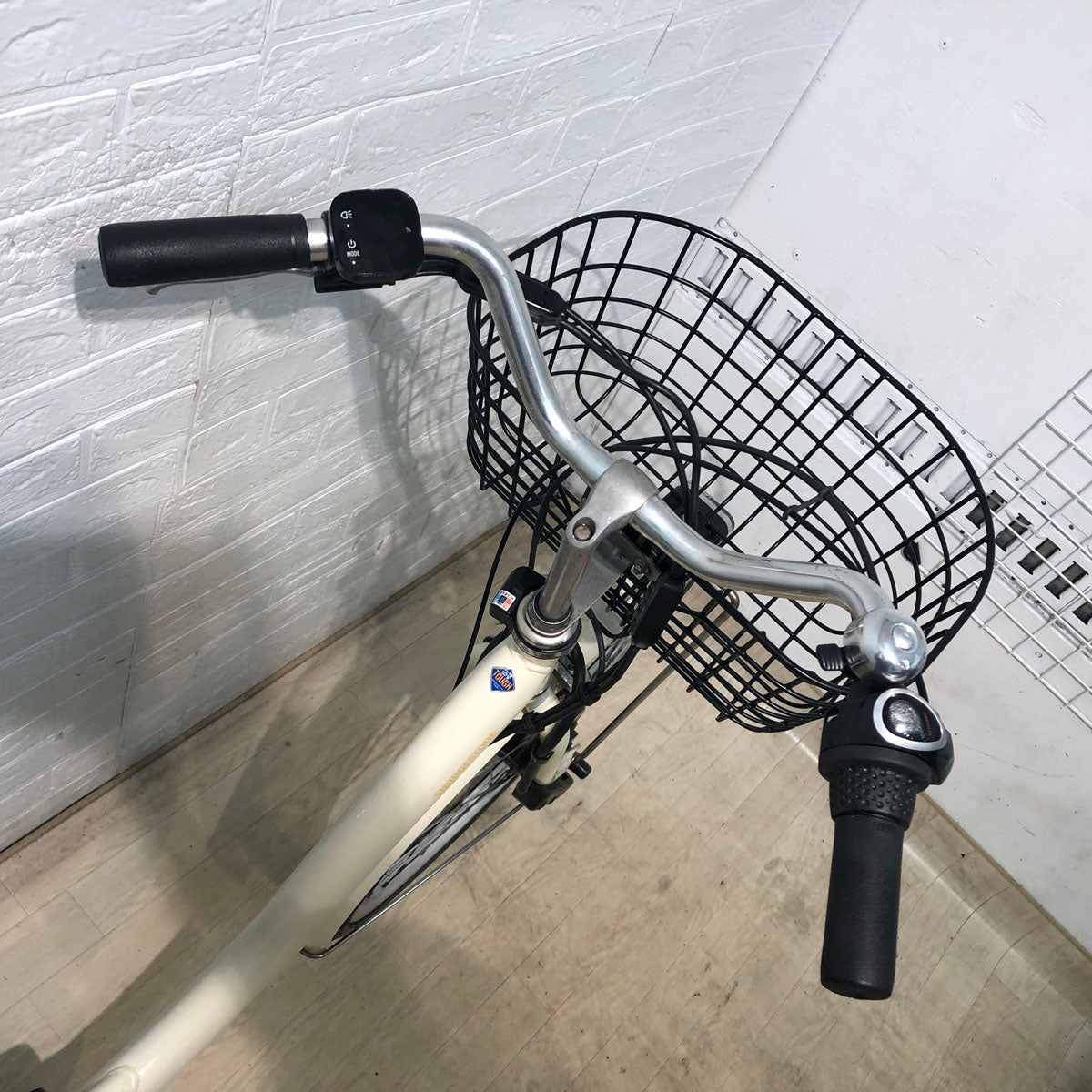 ブリヂストン フロンティア クリームアイボリー 26インチ YX098 【中古車】