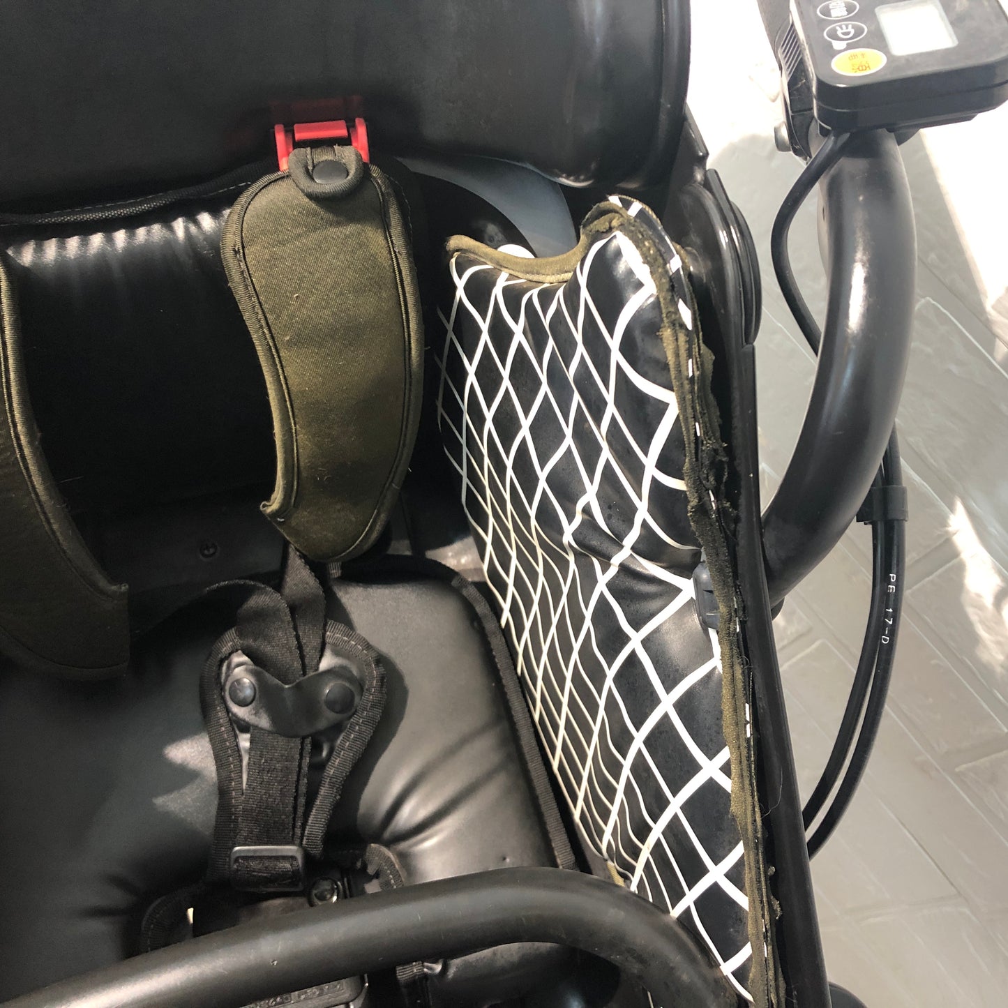 パナソニック ギュット ミニ DX グリーン 20インチ YN120【中古車】