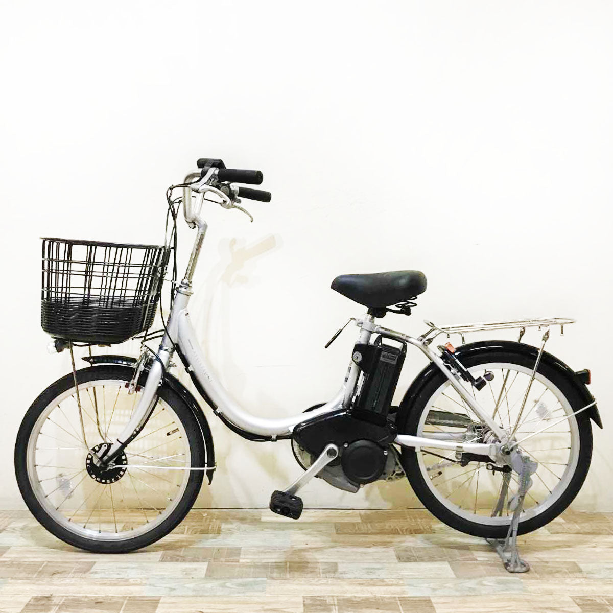 ブリヂストン アシスタ ユニ プレミア シルバー 20インチ KQ008 【中古車】