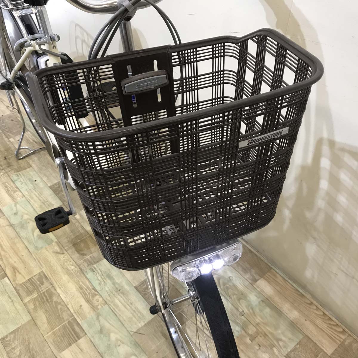 ブリヂストン アシスタ DX ホワイト 24インチ KZ056 【中古車】