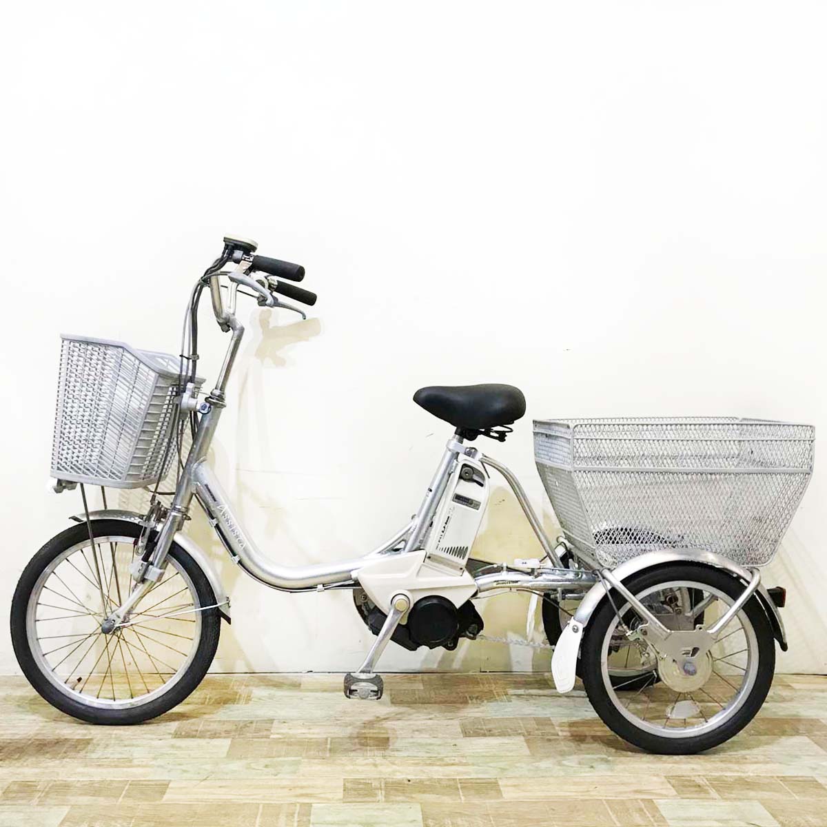 ブリヂストン アシスタ ワゴン シルバー 前18×後16インチ KV001【中古車】