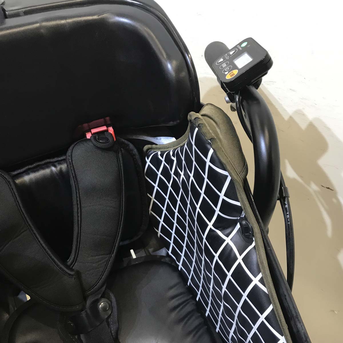 パナソニック ギュット ミニ DX グレー  20インチ KZ137【中古車】