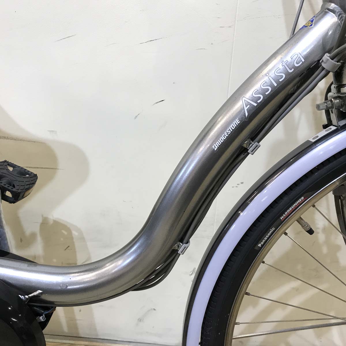 ブリヂストン アシスタ プラス シルバー 26インチ KV077【中古車】