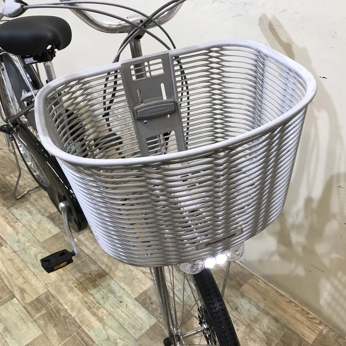 ブリヂストン アシスタ プラス シルバー 26インチ KV077【中古車】