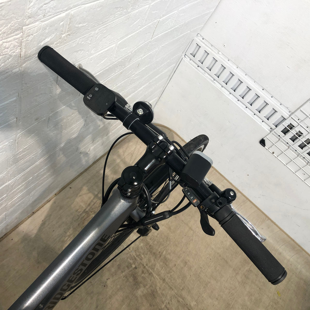 ブリヂストン TB1e グレー 27インチ SR387Y 【中古車】
