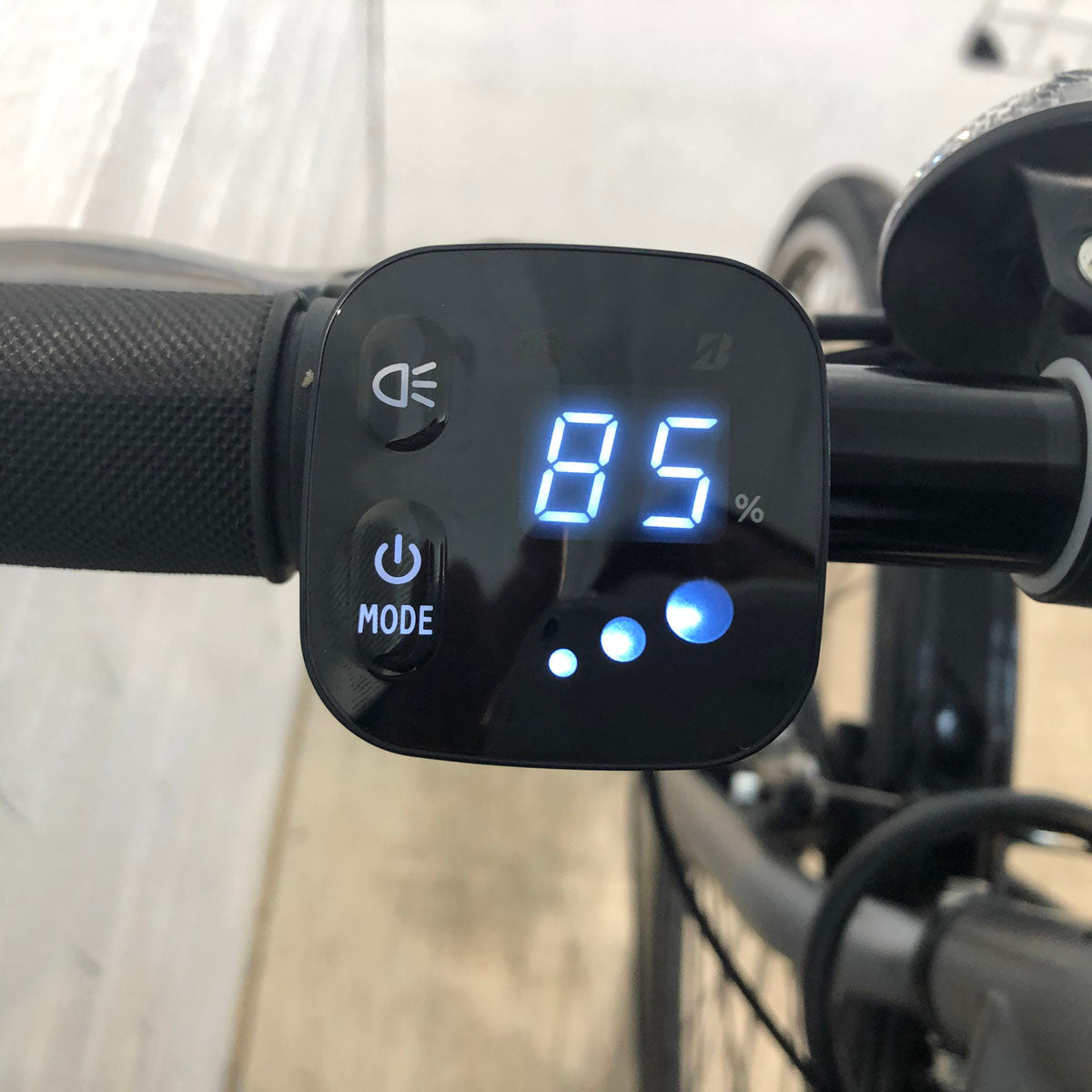 ブリヂストン TB1e グレー 27インチ SR387Y 【中古車】
