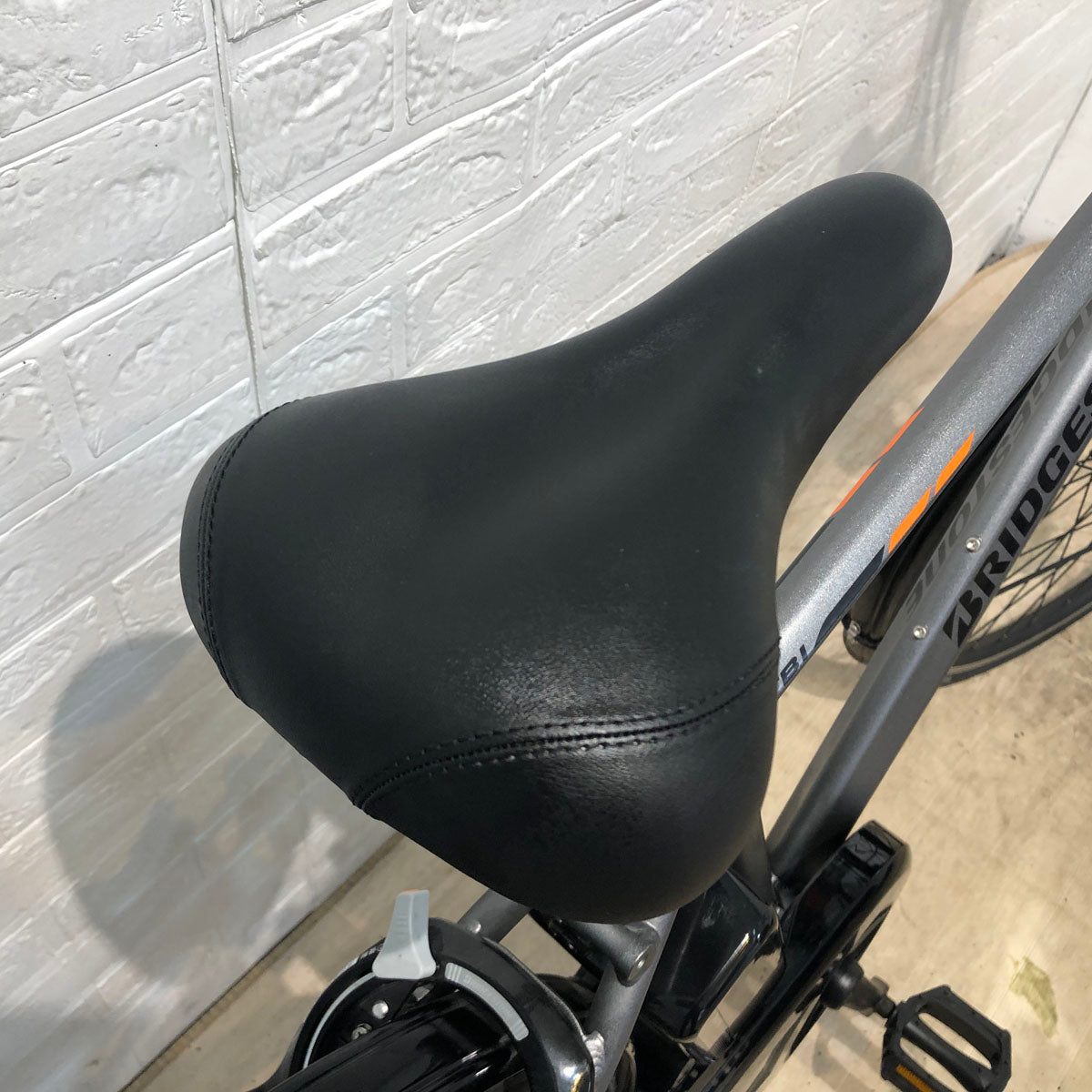 ブリヂストン TB1e グレー 27インチ SR387Y 【中古車】