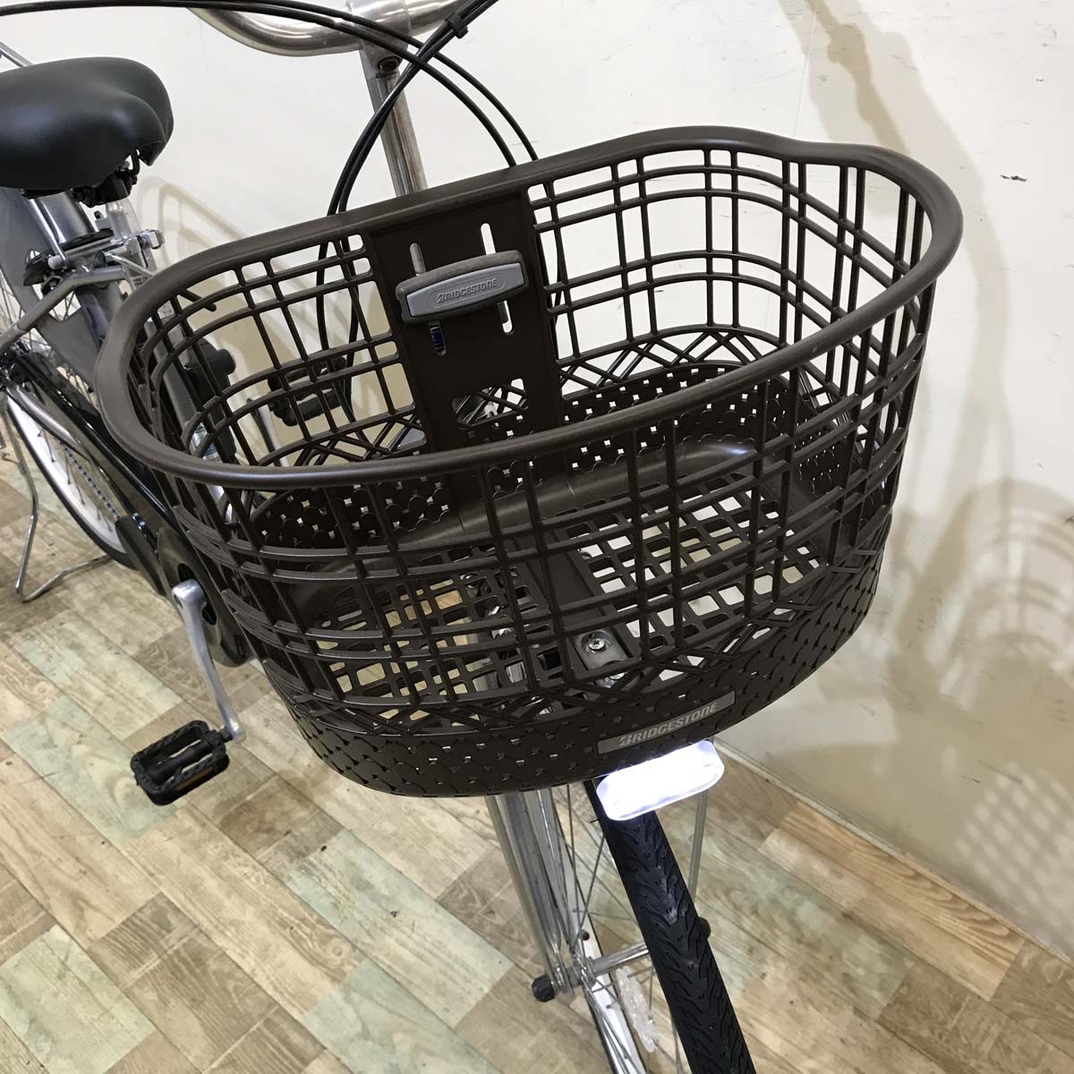ブリヂストン アシスタ ベーシック シルバー 26インチ KV103 【中古車】