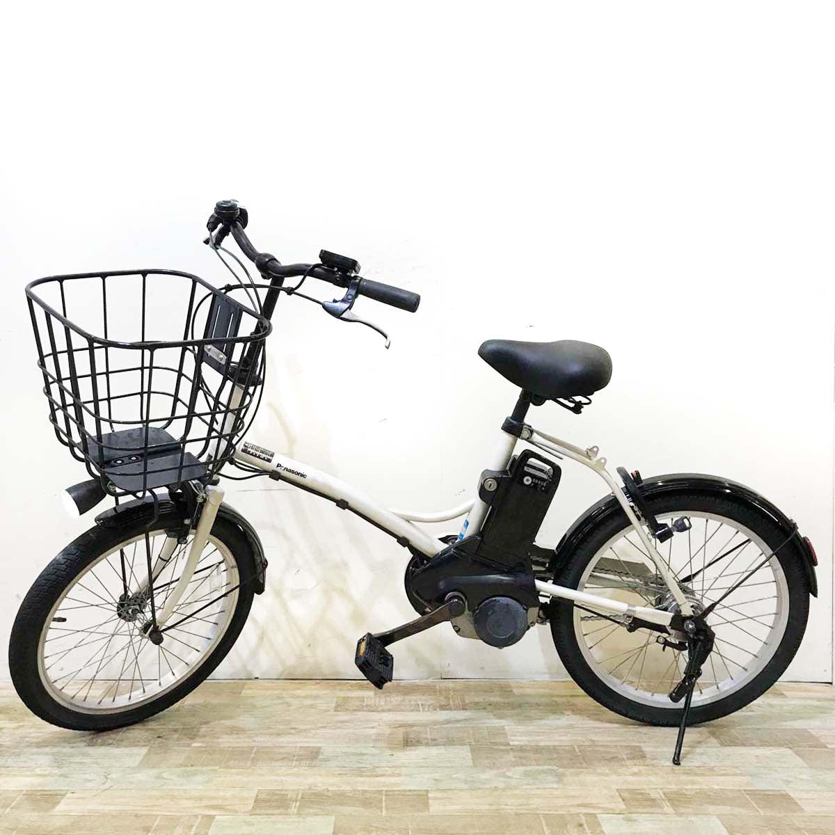 パナソニック グリッター ホワイト 20インチ KV138 【中古車】