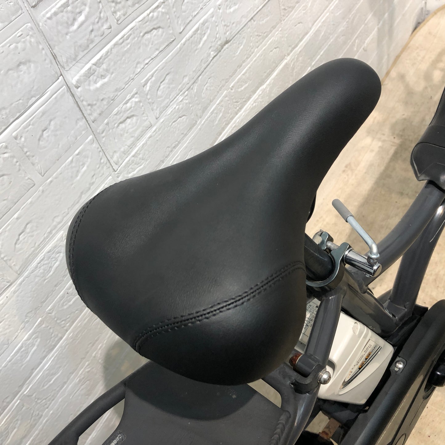 パナソニック EZ グレー 20インチ YP086 【中古車】