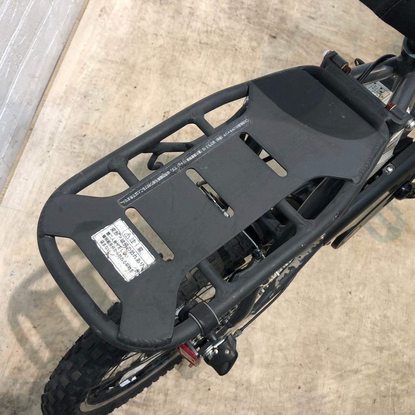 パナソニック EZ グレー 20インチ YP086 【中古車】