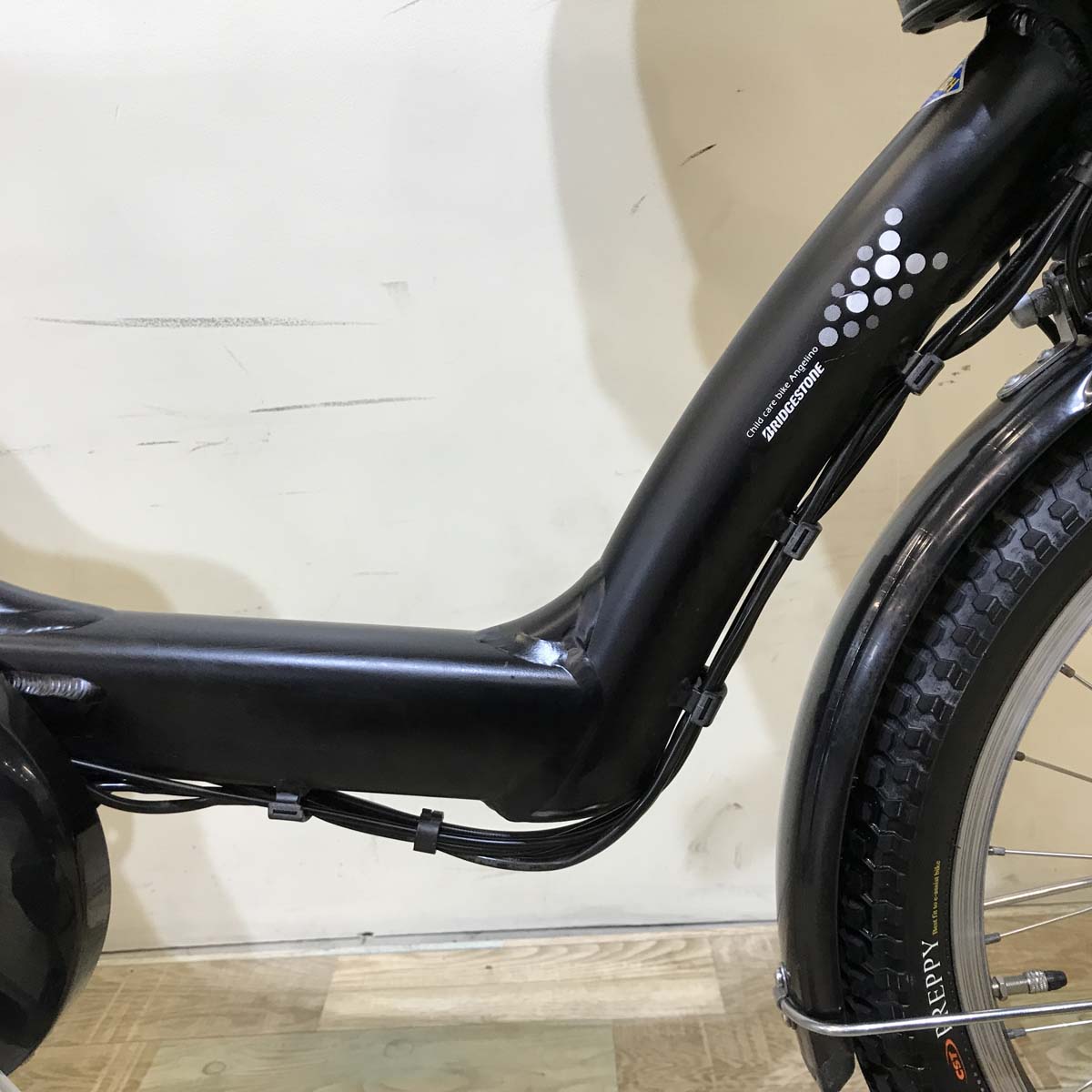 ブリヂストン アンジェリーノ プティット e ブラック 20インチ KW033【中古車】