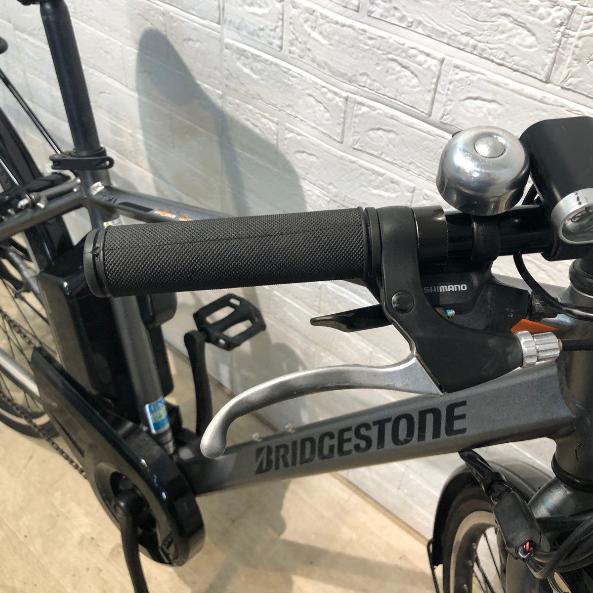 ブリヂストン TB1e グレー 27インチ SR399Y 【中古車】