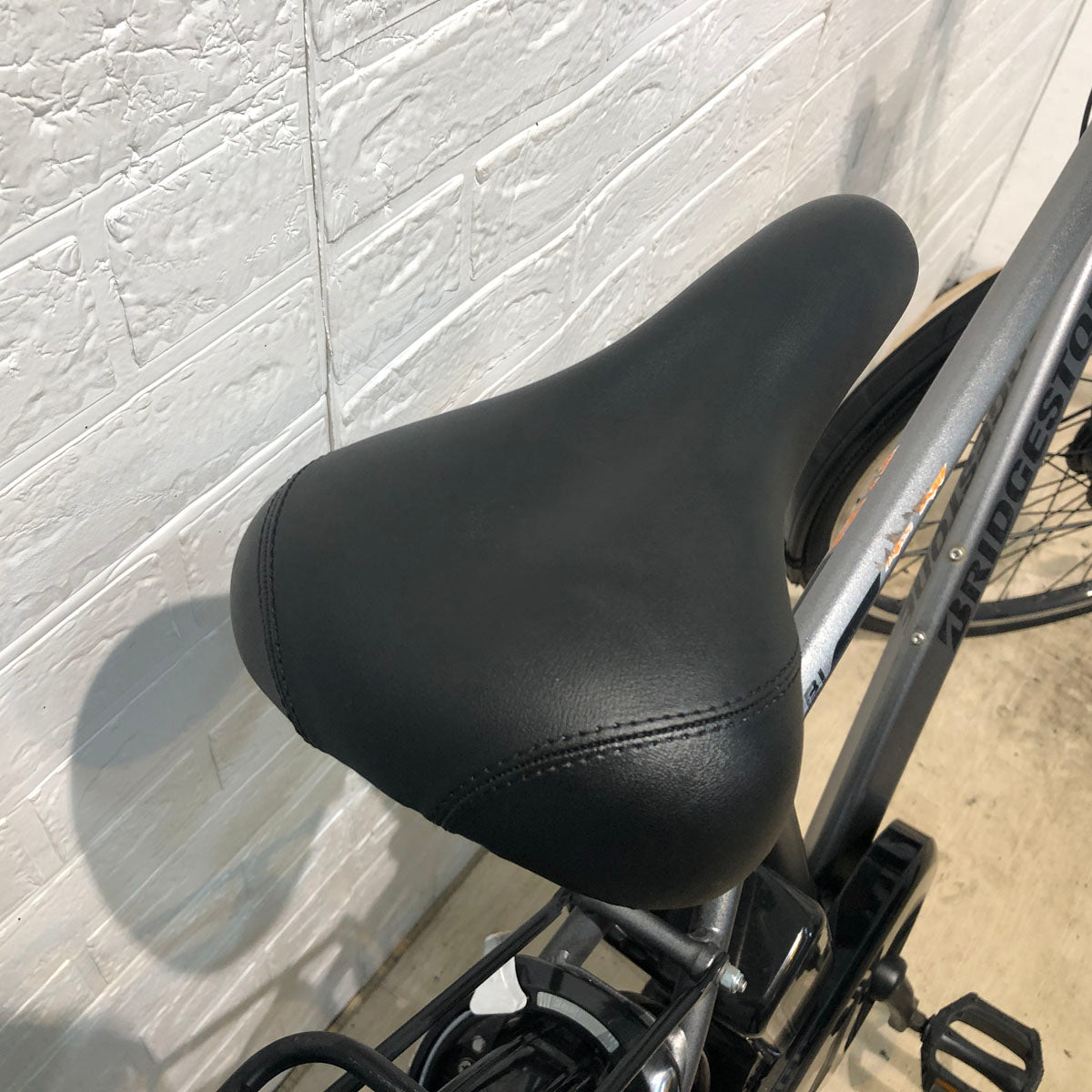 ブリヂストン TB1e グレー 27インチ SR399Y 【中古車】