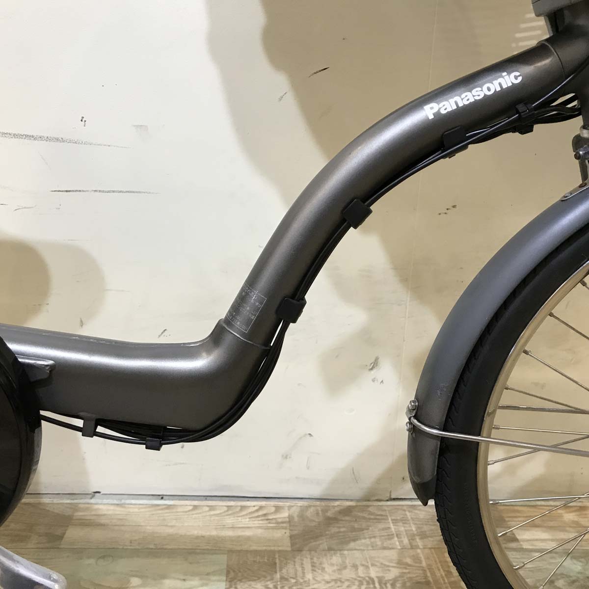 パナソニック ギュット ミニ シルバー 20インチ KW093【中古車】