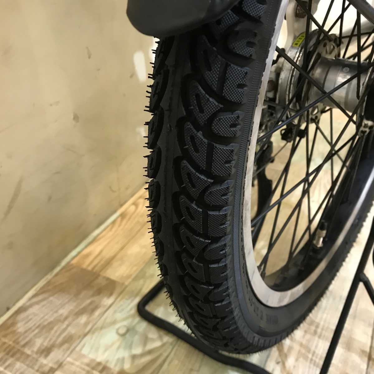 パナソニック ギュット アニーズ ホワイト 20インチ KS042【中古車】