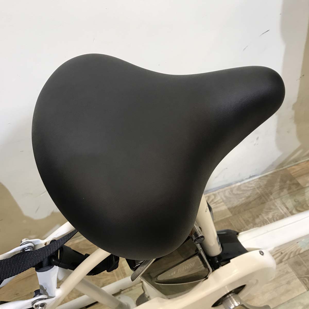 パナソニック ギュット ミニ DX ホワイト 20インチ KW116【中古車】