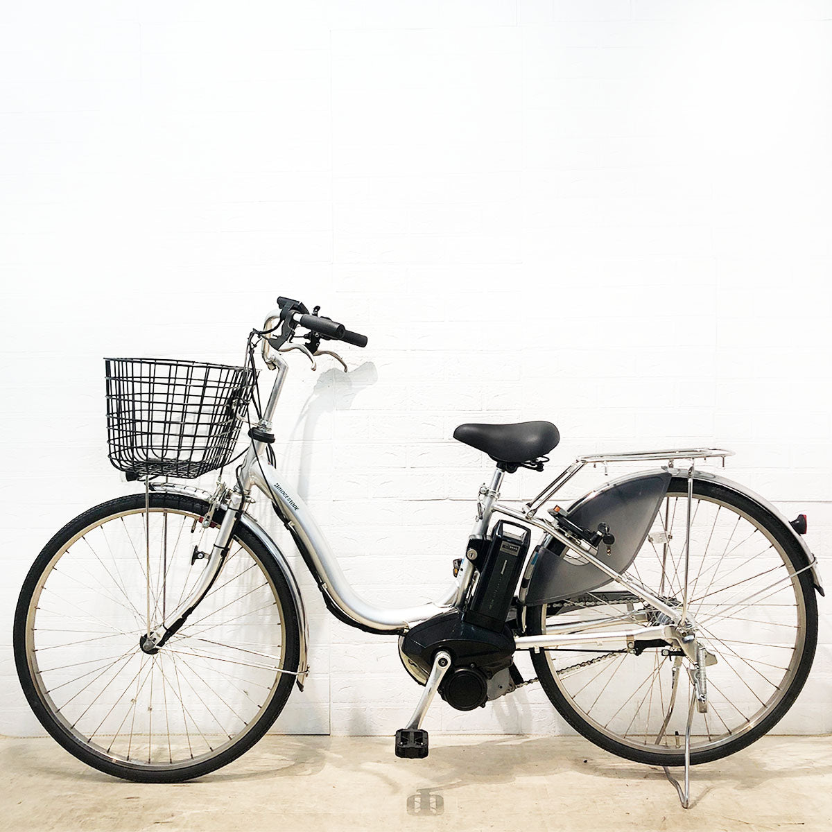 ブリヂストン アシスタ U DX シルバー 26インチ SR326Y【中古車