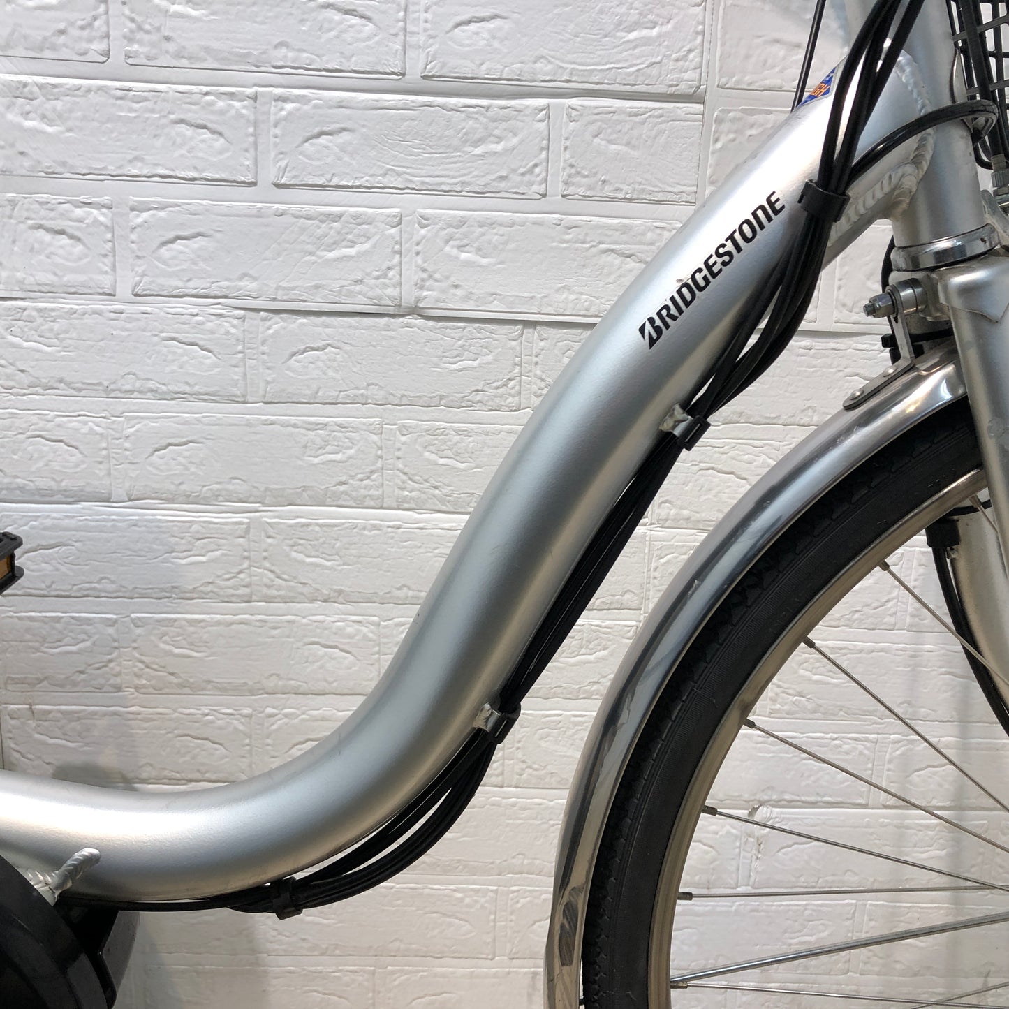 ブリヂストン アシスタ U DX シルバー 26インチ SR326Y【中古車】