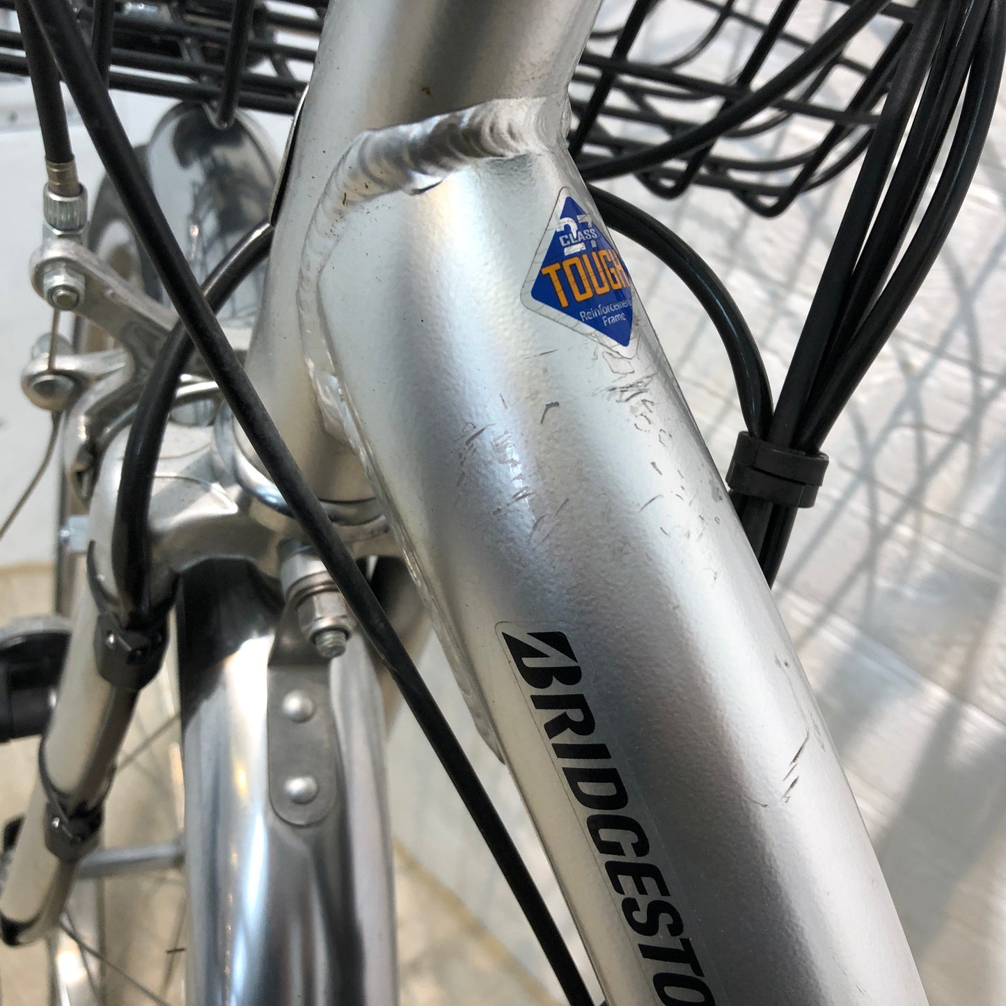 ブリヂストン アシスタ U DX シルバー 26インチ SR326Y【中古車】