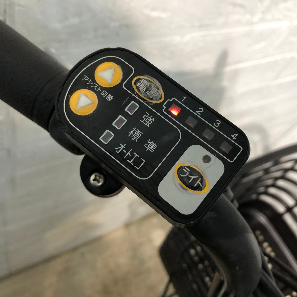 ブリヂストン ジョシスワゴン ホワイト 前20×後18インチ YR001 【中古車】