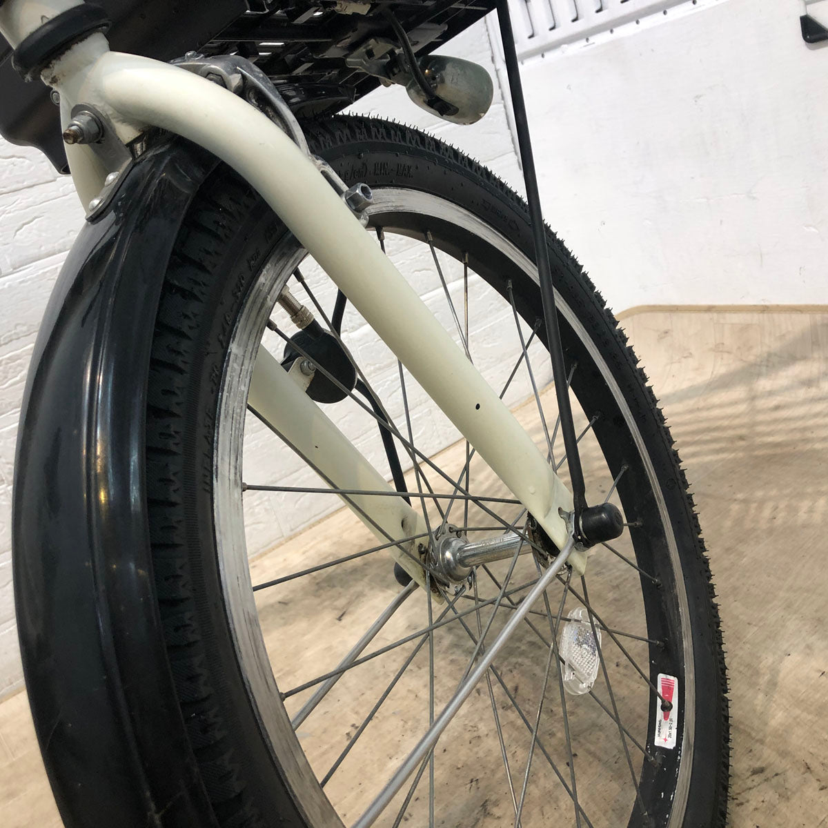 ブリヂストン ジョシスワゴン ホワイト 前20×後18インチ YR001 【中古車】