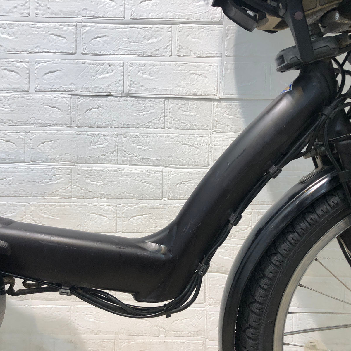 ブリヂストン アンジェリーノ プティット e ブラウン 20インチ YW007【中古車】