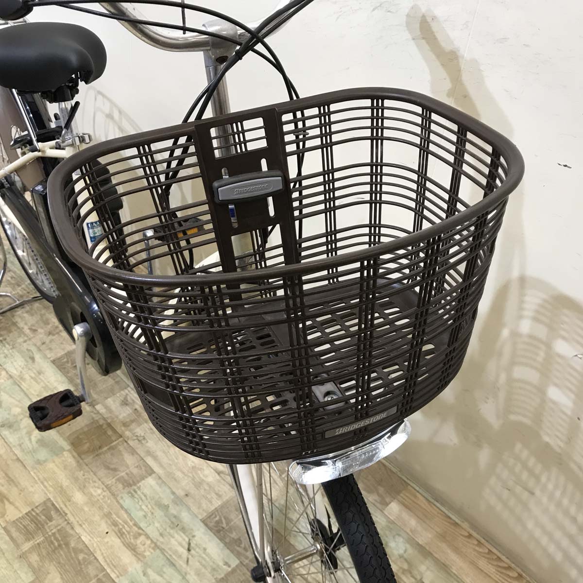 ブリヂストン アシスタ ロイヤル アイボリー ホワイト 26インチ KX080 【中古車】