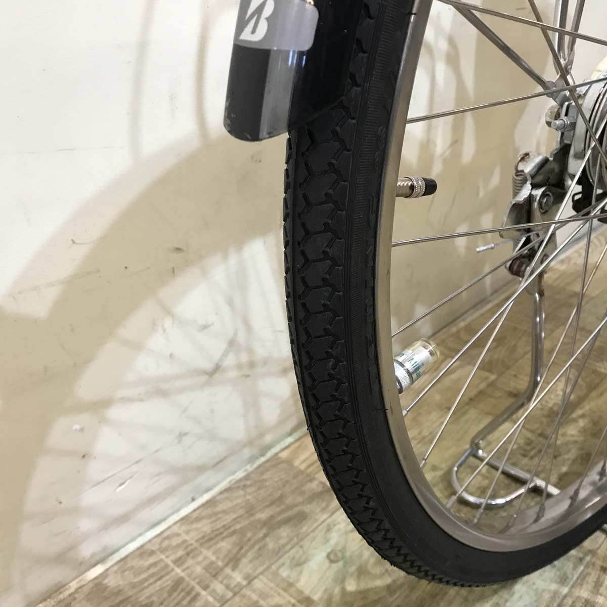 ブリヂストン アシスタ ロイヤル アイボリー ホワイト 26インチ KX080 【中古車】