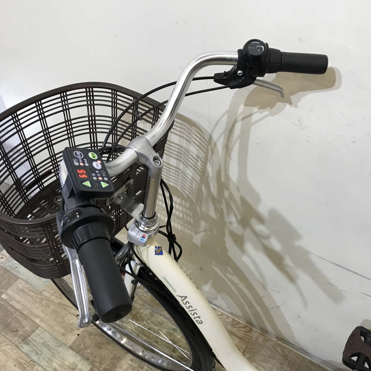 電動自転車 ブリヂストン アシスタ ロイヤル アイボリー ホワイト 26インチ KX080 【中古車】