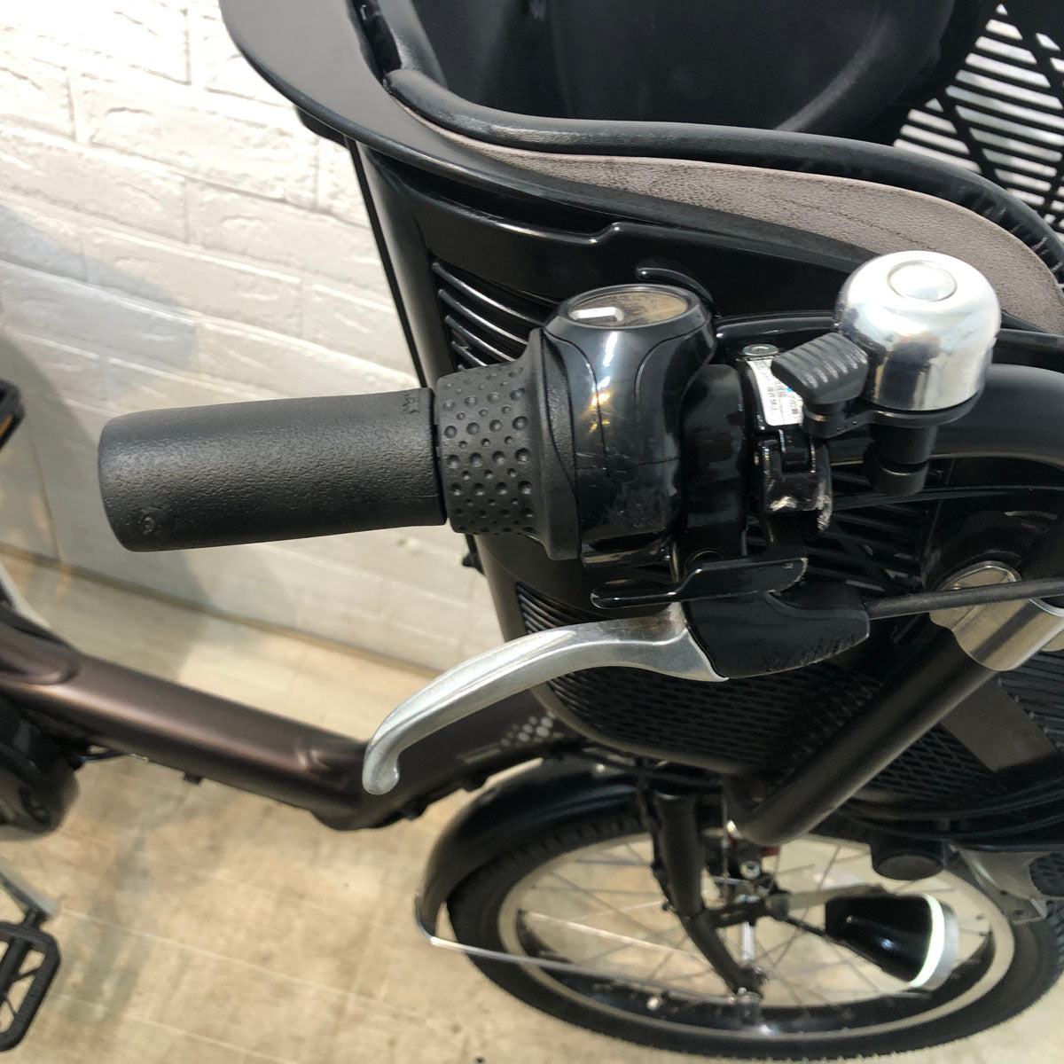ブリヂストン アンジェリーノ プティット e ブラウン 20インチ YD075【中古車】