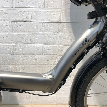 ブリヂストン アンジェリーノ プティット e シルバー 20インチ YR018【中古車】