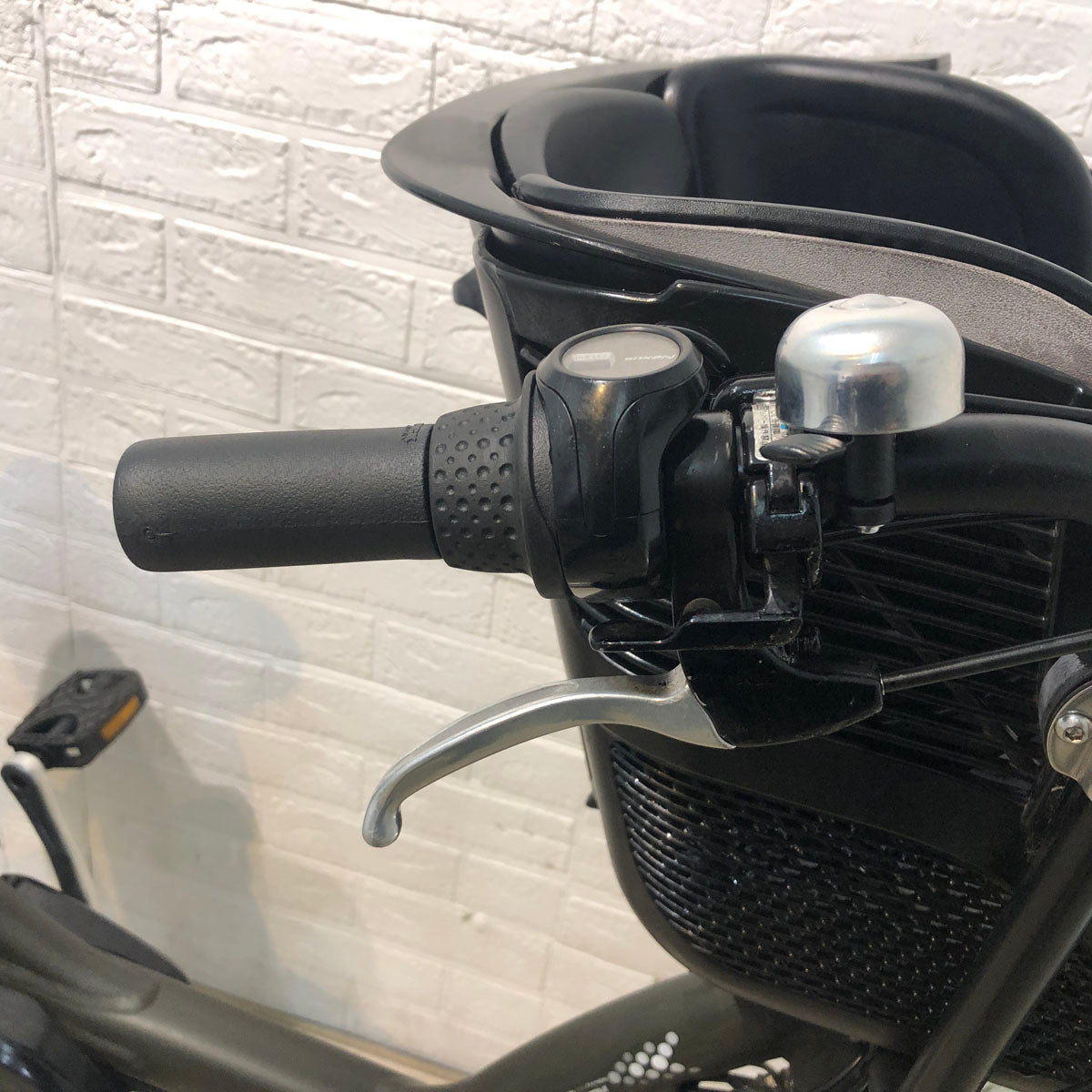 ブリヂストン アンジェリーノ プティット e カーキ 20インチ YE003【中古車】