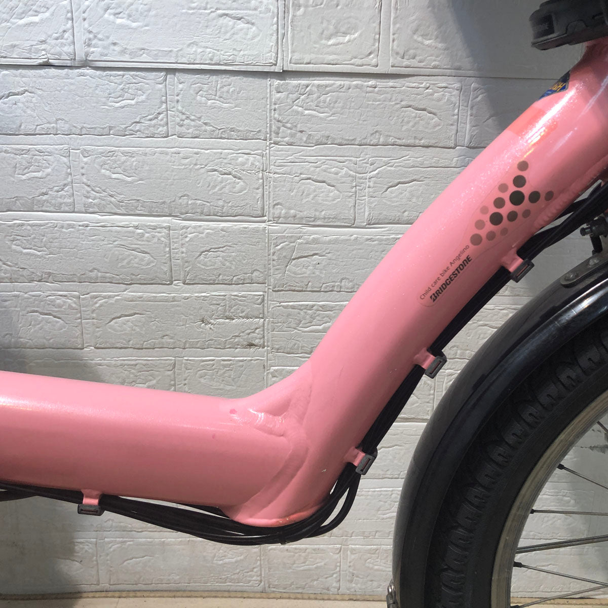 ブリヂストン アンジェリーノ プティット e ピンク 20インチ YW083【中古車】