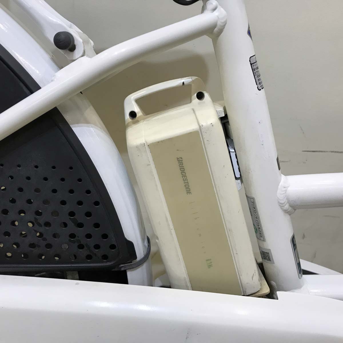 ブリヂストン HYDEE B ハイディ ビー ホワイト 26インチ KT112 【中古車】