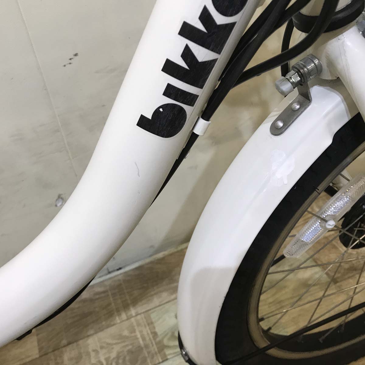 E117★限定特価　整備済み★ブリヂストン　AIRTO★ 中古自転車 【　27インチ　白　 】 中古電動自転車 ブリヂストン ACL ロイヤル 8 シルバー 27インチ YW087