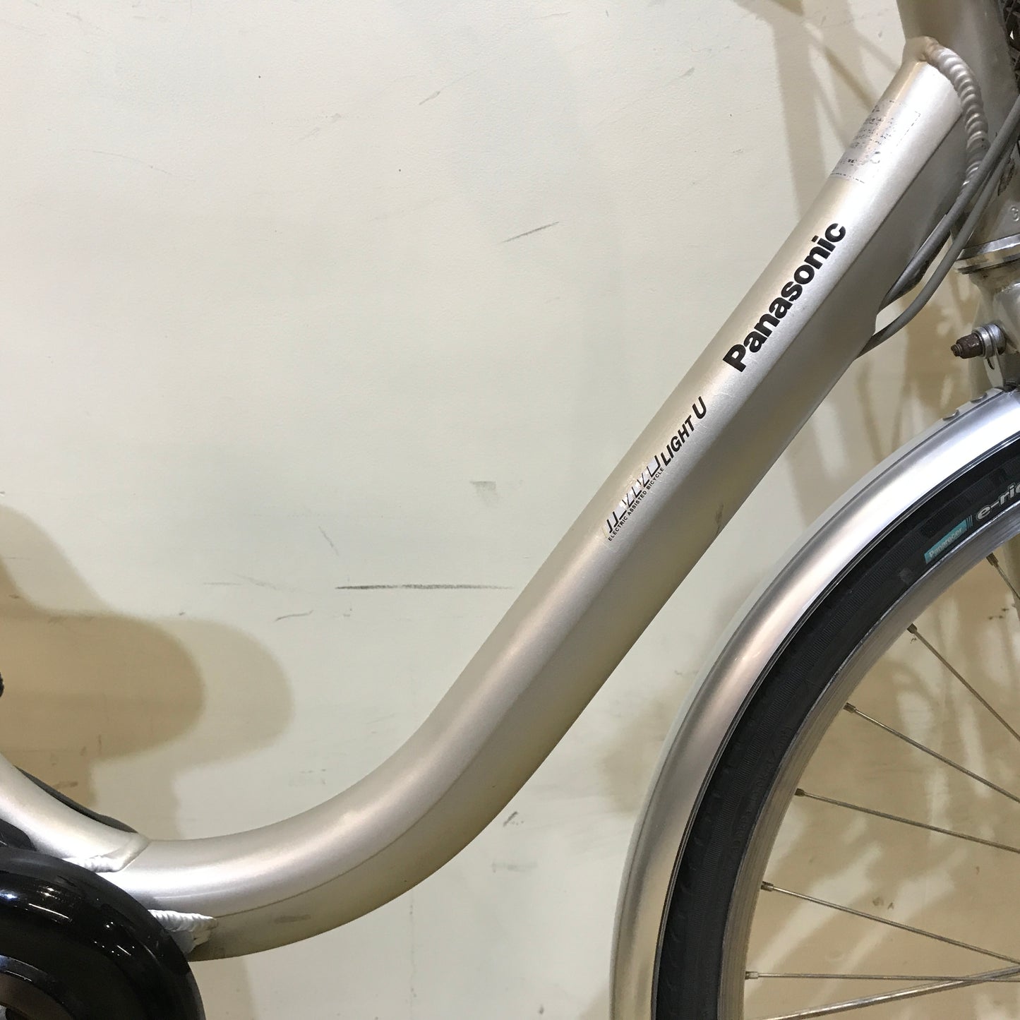 パナソニック ビビ ライト U シルバー 26インチ KO130 【中古車】