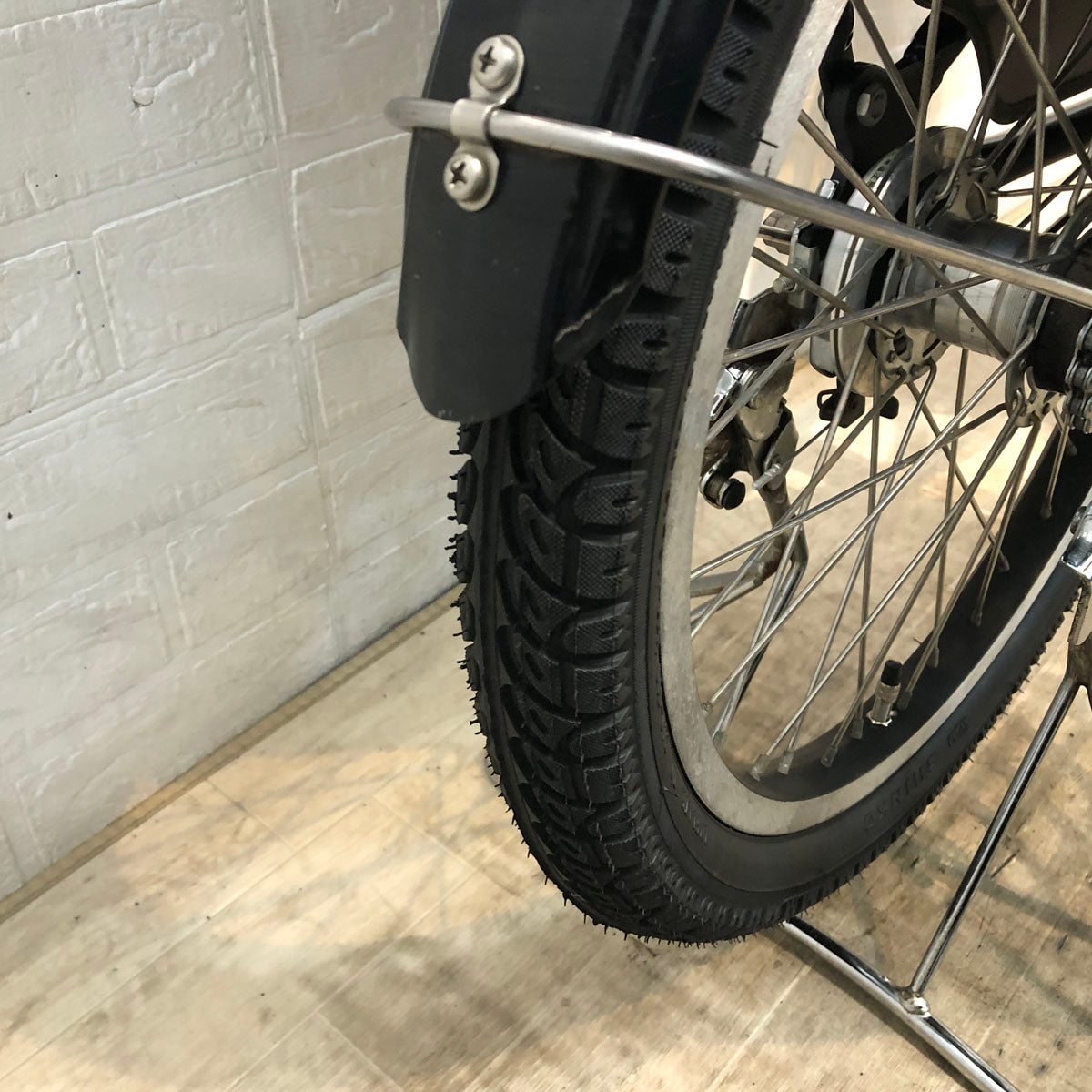 ブリヂストン アンジェリーノ プティット e ブラック 20インチ YE040【中古車】