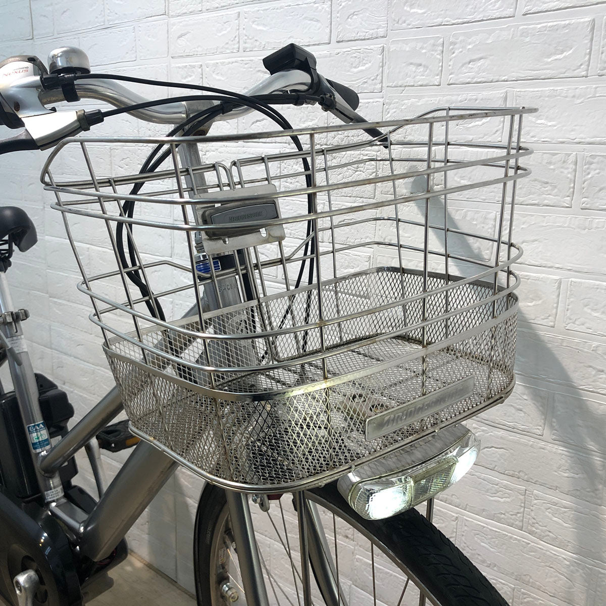 ブリヂストン ACL ロイヤル 8 シルバー 27インチ YW087 【中古車】