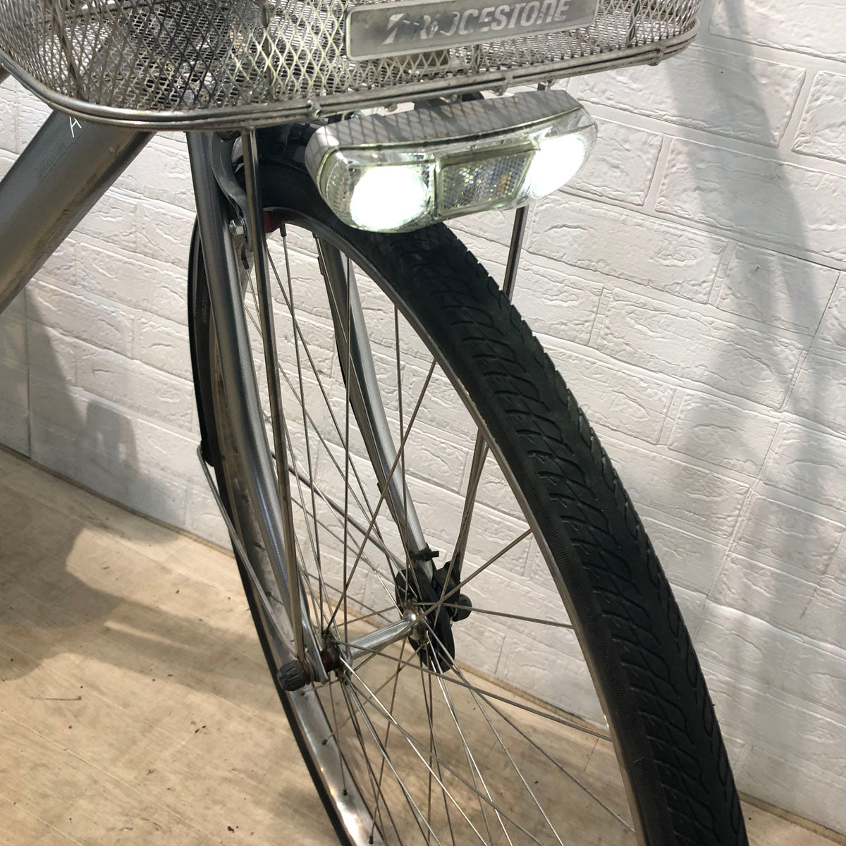 ブリヂストン ACL ロイヤル 8 シルバー 27インチ YW087 【中古車】