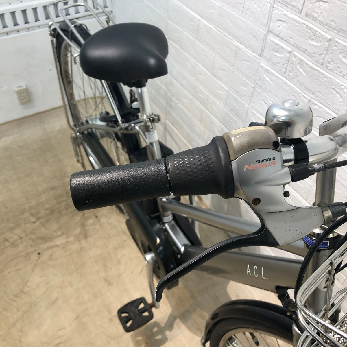 ブリヂストン ACL ロイヤル 8 シルバー 27インチ YW087 【中古車】