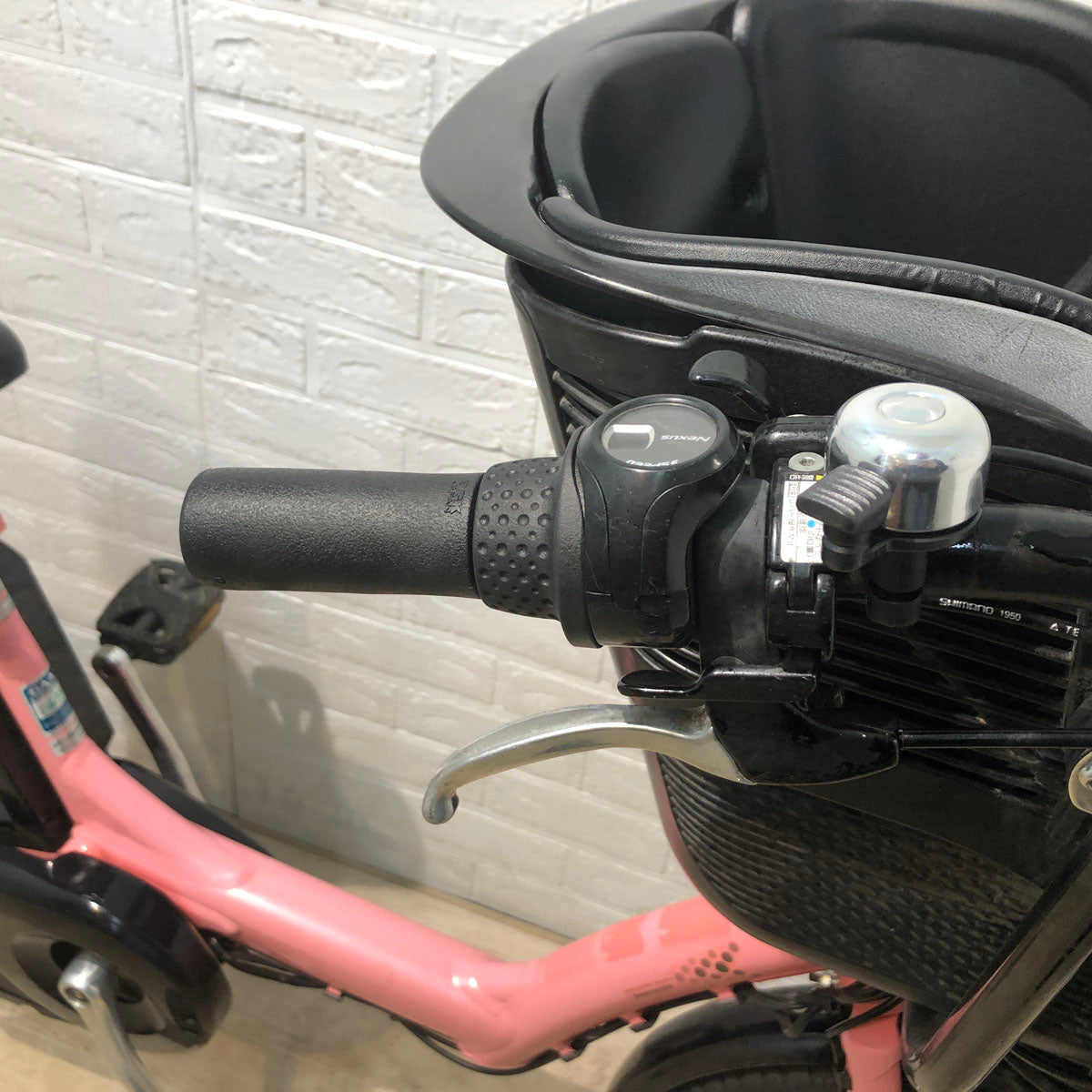 ブリヂストン アンジェリーノ プティット e ピンク 20インチ YR089【中古車】