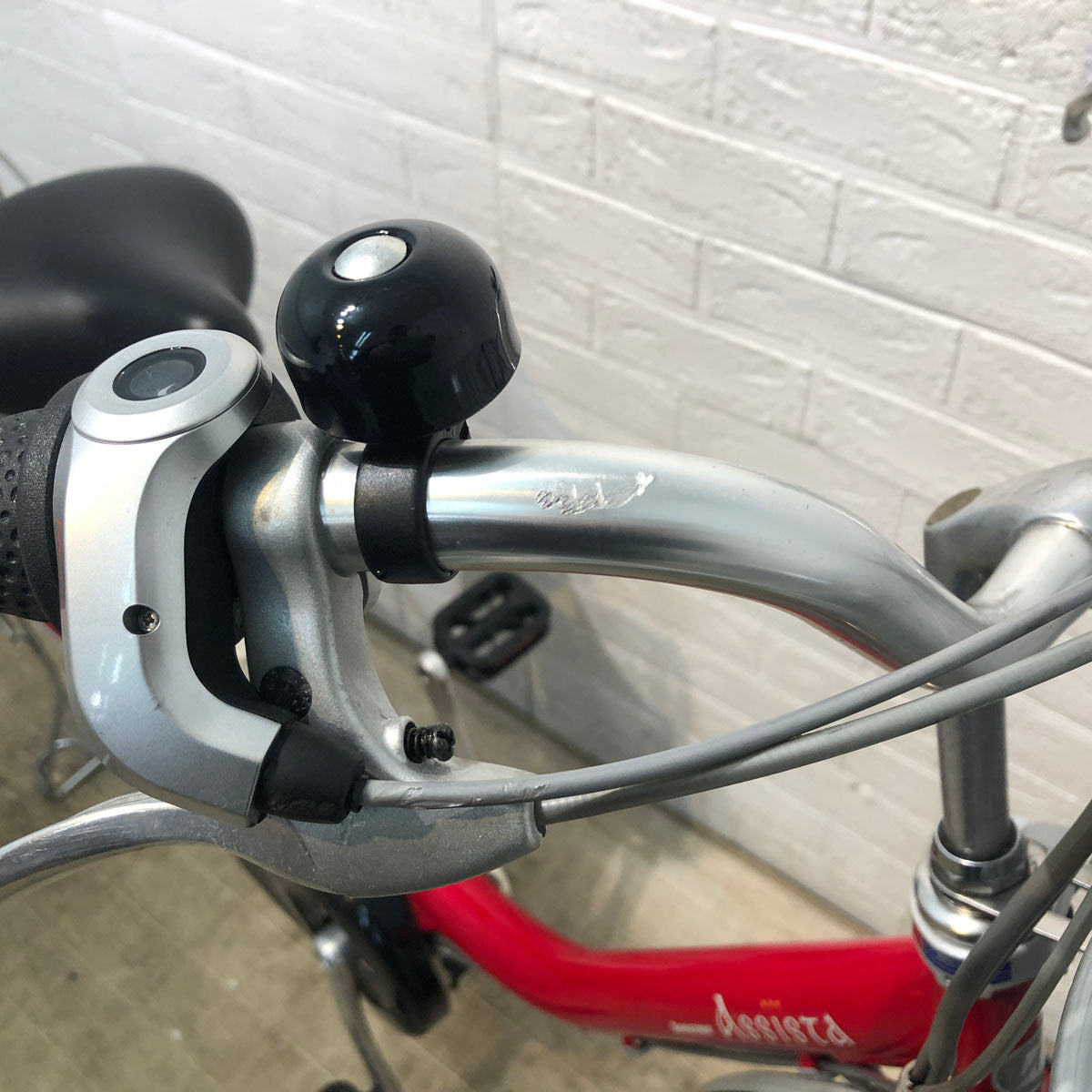 B918★整備済み　中古電動自転車★BS　アシスタ　シルバー　バッテリー新品付き【26インチ】 中古電動自転車 ブリヂストン アシスタ レッド 26インチ YE050 – e-CHARIty